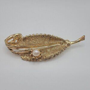 Vintage Brooch Feather Pearl Gold Tone‎ Leaf Pin Vtg